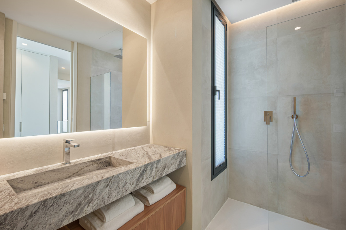 Appartement te koop in Estepona | 4 slaapkamers H5450167