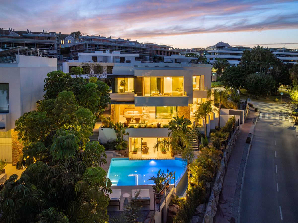Appartement te koop in Estepona | 4 slaapkamers H5450167