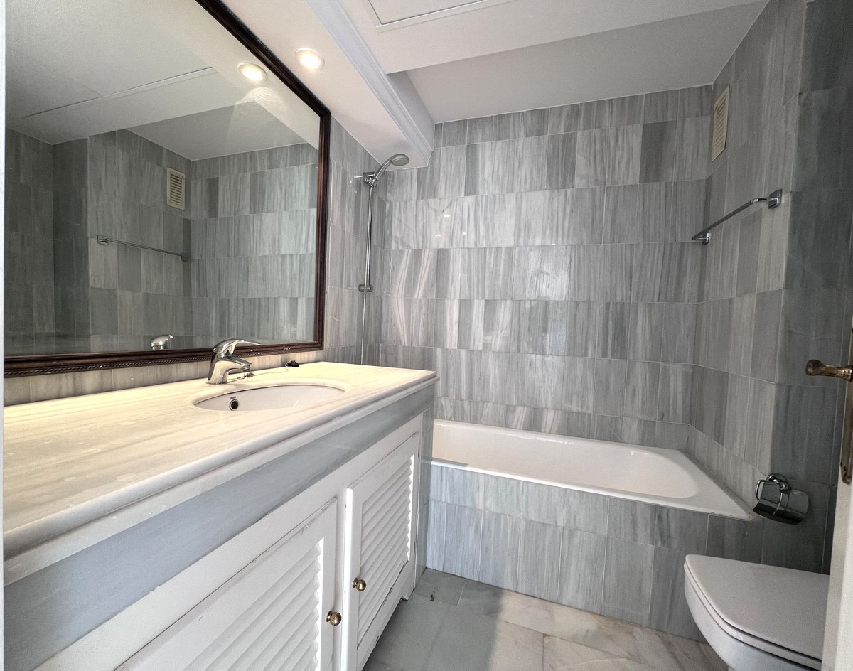 Duplex te koop in Estepona | 2 slaapkamers H5460193