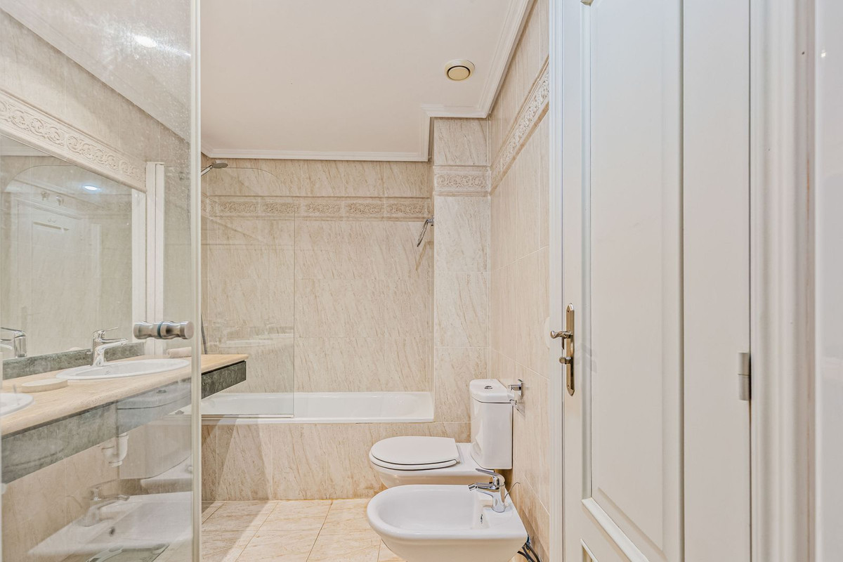 Appartement te koop in Estepona | 2 slaapkamers H5464768