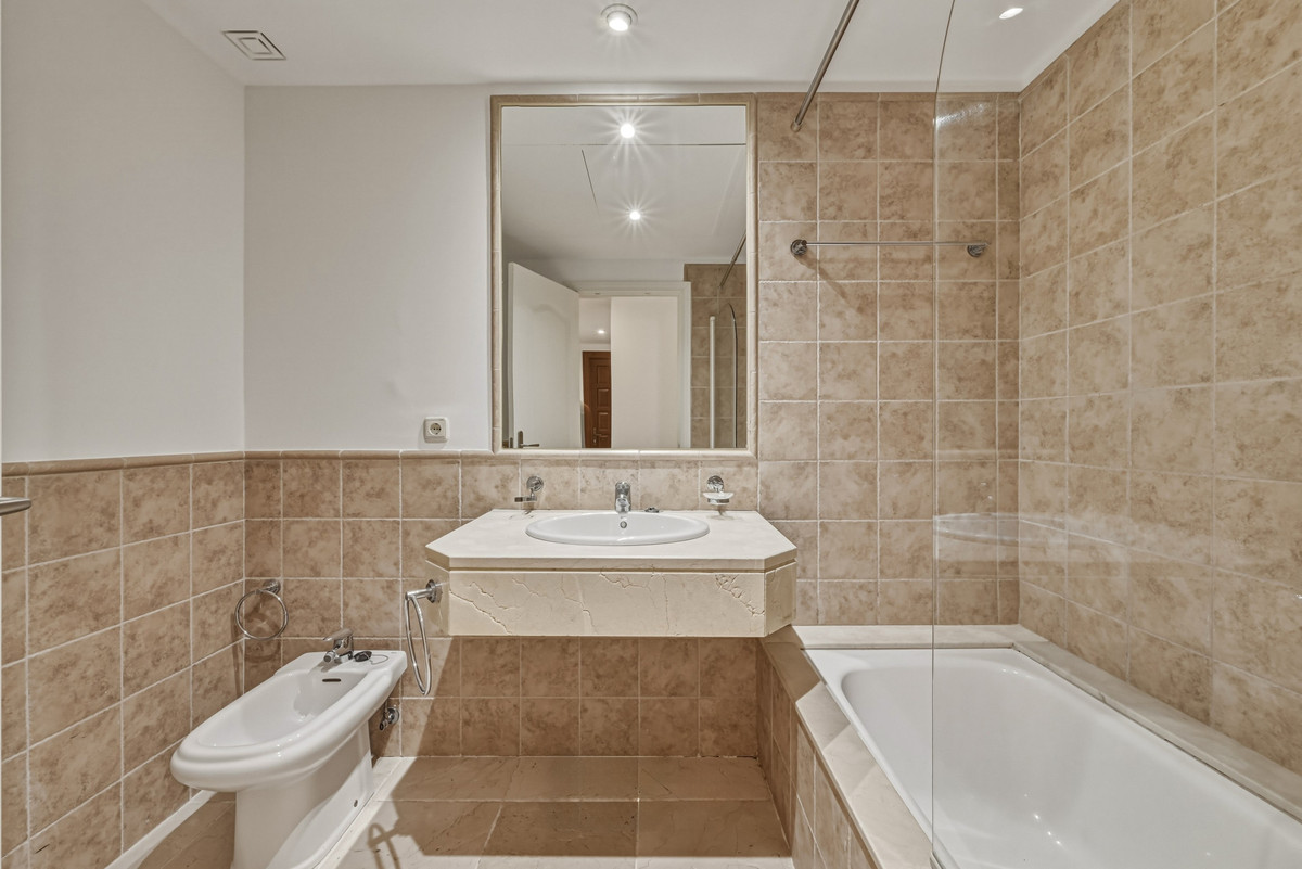 Appartement te koop in Estepona | 2 slaapkamers H5468533