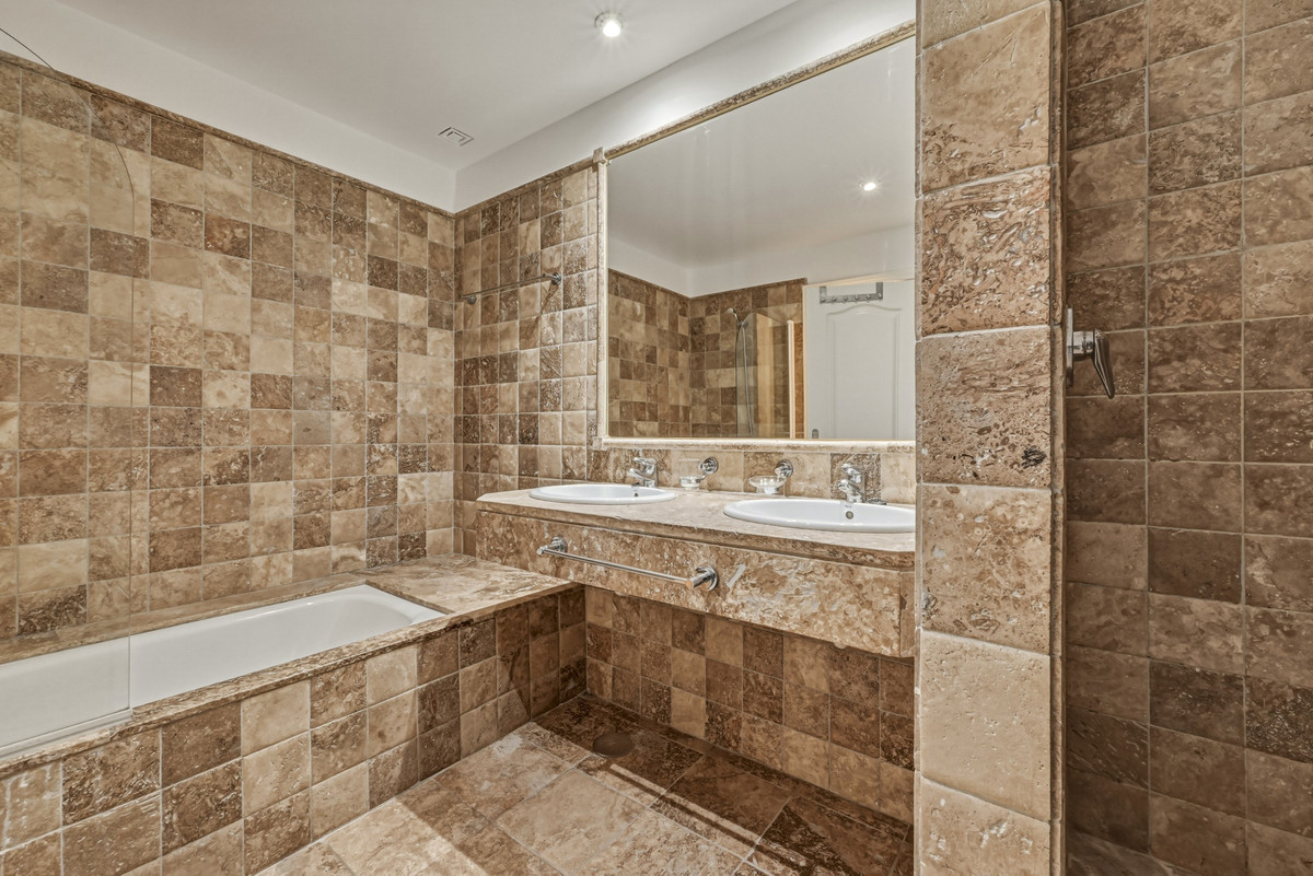 Appartement te koop in Estepona | 2 slaapkamers H5468533