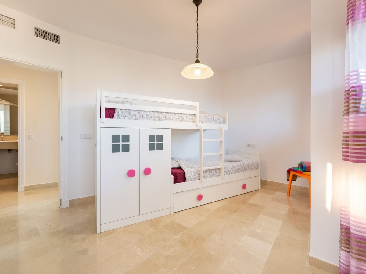 Appartement te koop in Estepona | 4 slaapkamers H5470447