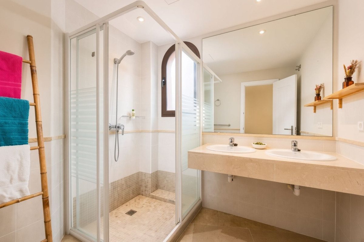 Appartement te koop in Estepona | 4 slaapkamers H5470447