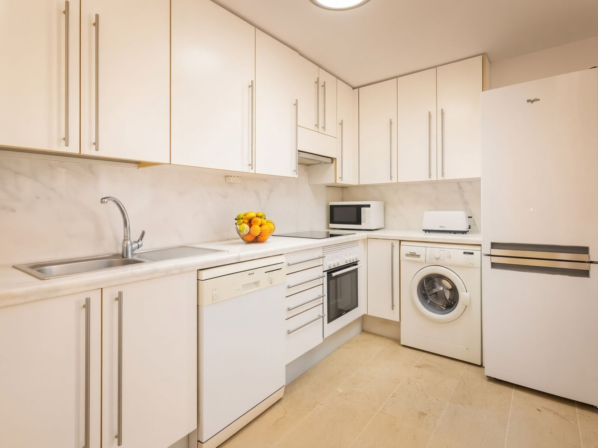 Appartement te koop in Estepona | 4 slaapkamers H5470447