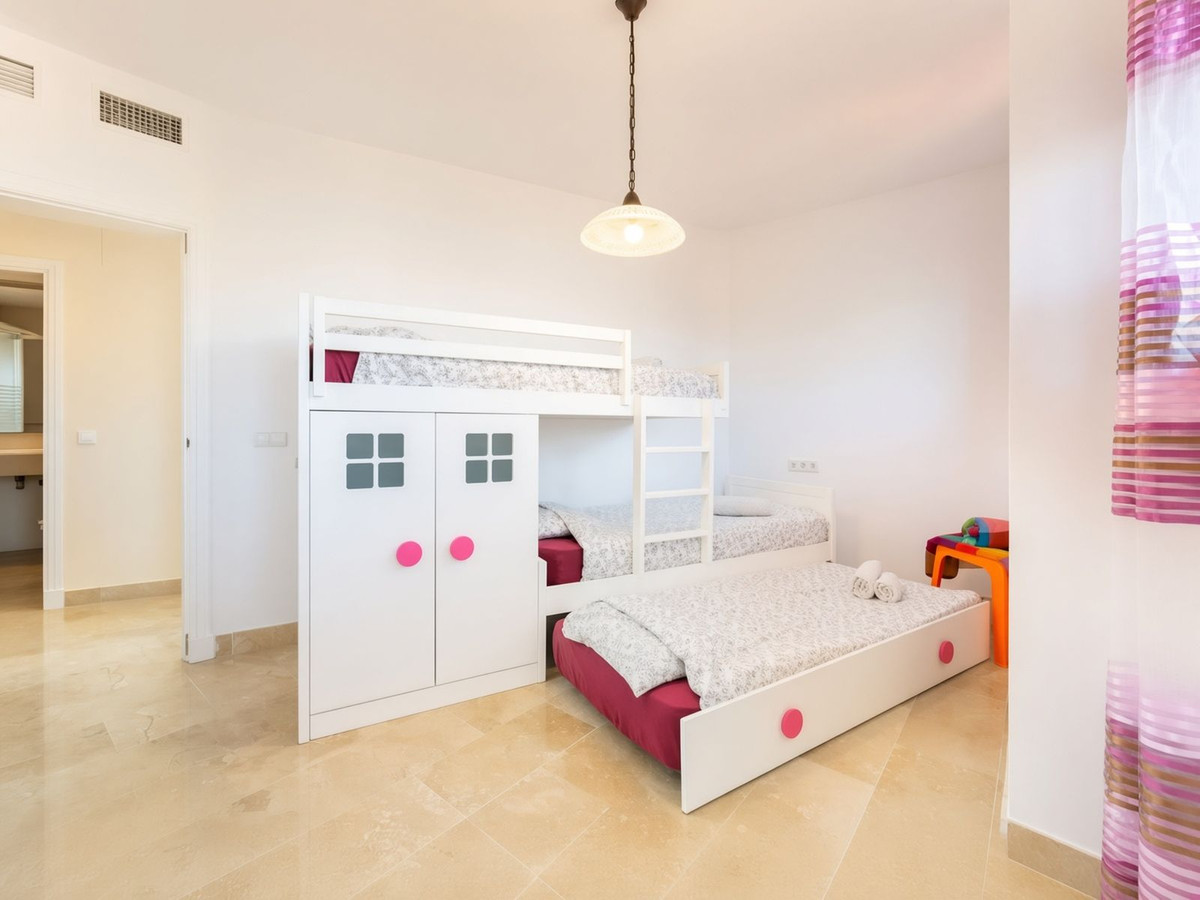 Appartement te koop in Estepona | 4 slaapkamers H5470447