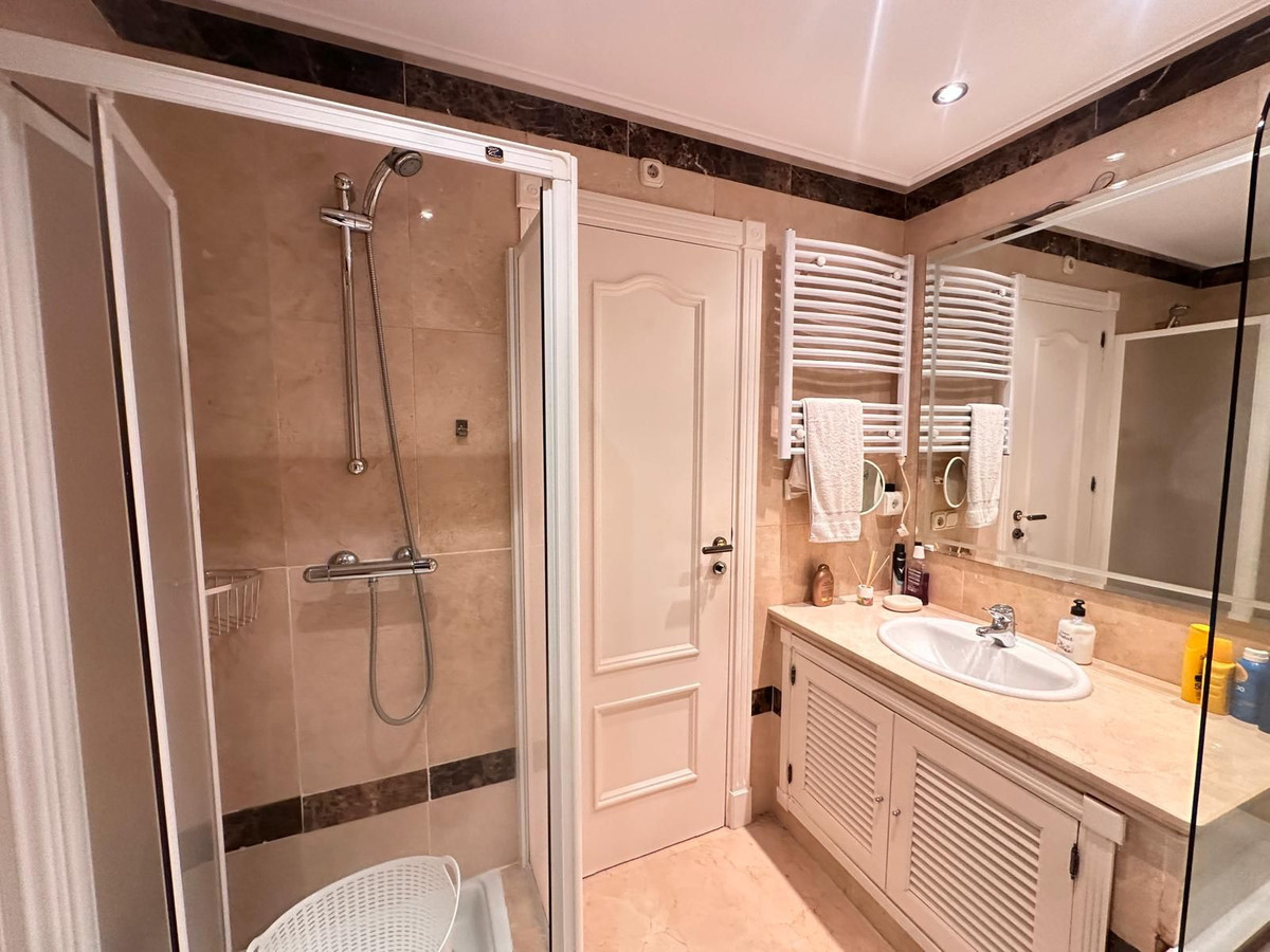 Appartement te koop in Estepona | 2 slaapkamers H5482210