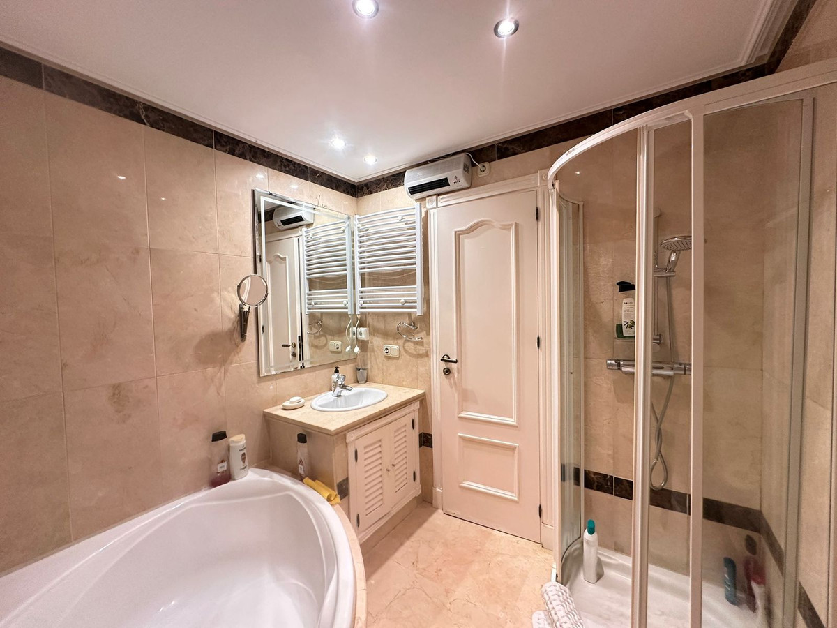 Appartement te koop in Estepona | 2 slaapkamers H5482210