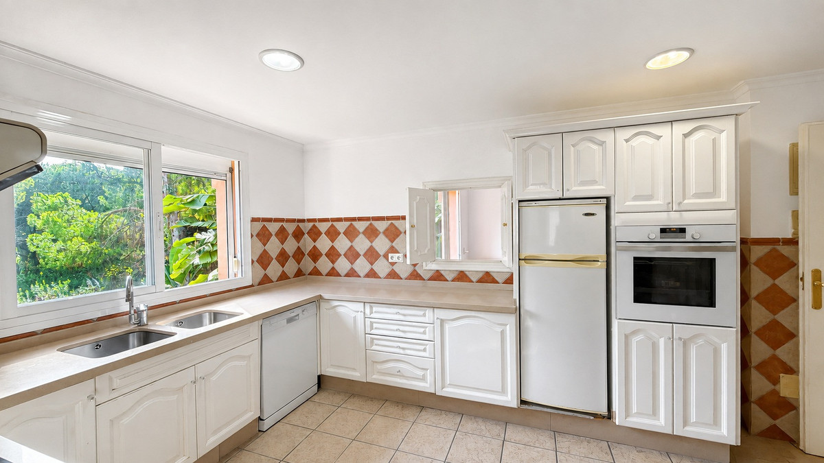 Appartement te koop in Estepona | 4 slaapkamers H5482792