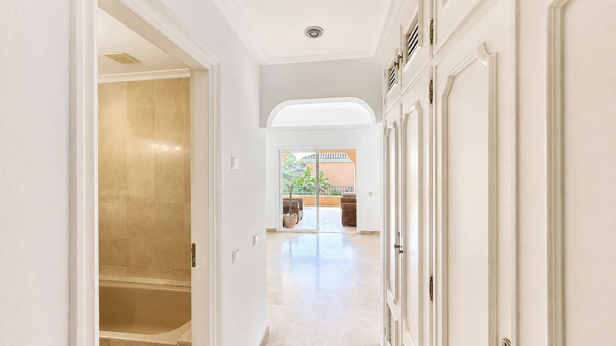 Appartement te koop in Estepona | 4 slaapkamers H5482792