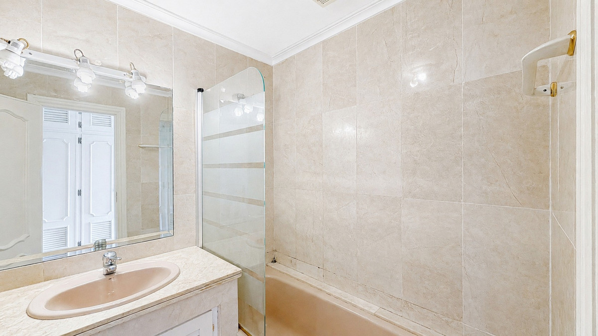 Appartement te koop in Estepona | 4 slaapkamers H5482792