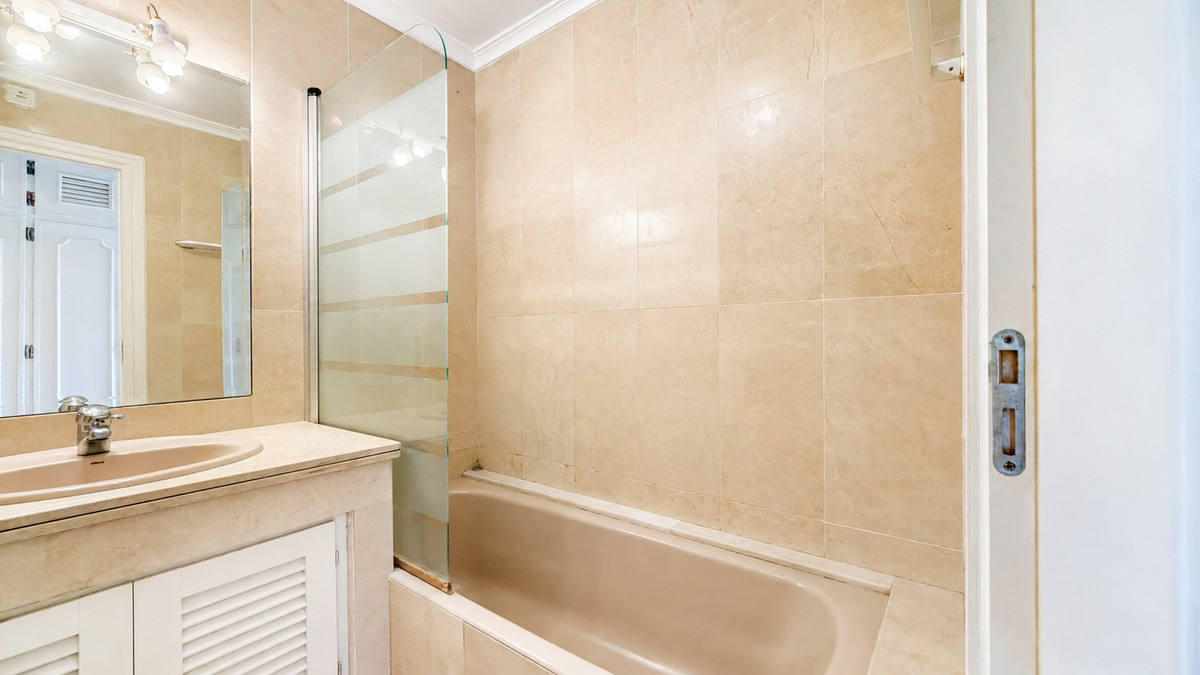 Appartement te koop in Estepona | 4 slaapkamers H5482792