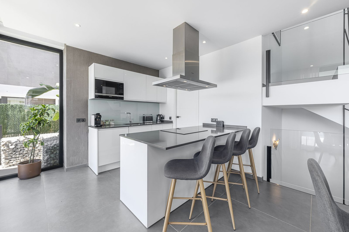 Appartement te koop in Estepona | 4 slaapkamers H5488303