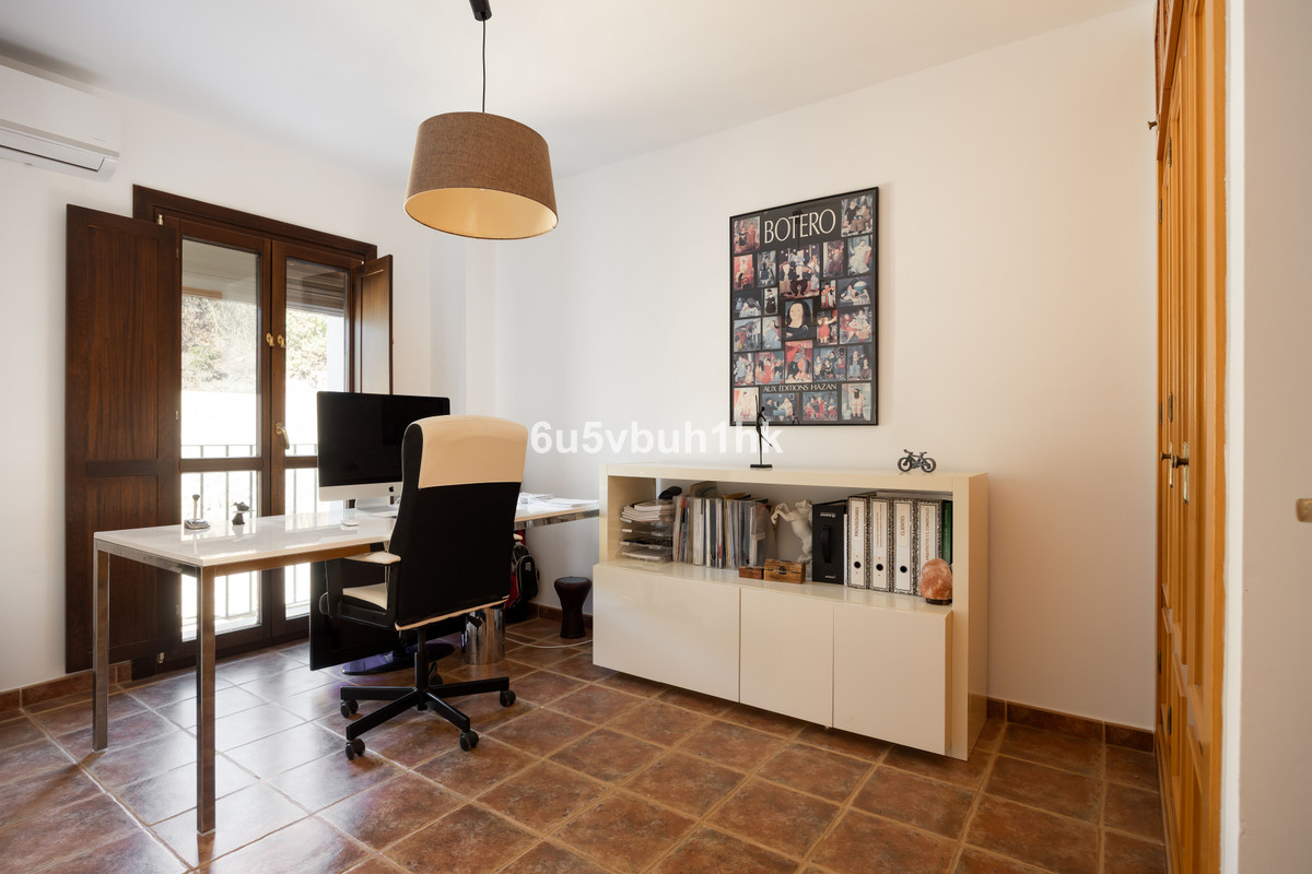 Penthouse te koop in Estepona | 3 slaapkamers H5490445