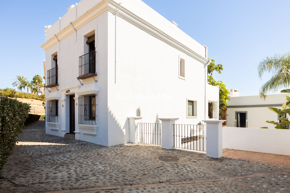 Penthouse te koop in Estepona | 3 slaapkamers H5490445