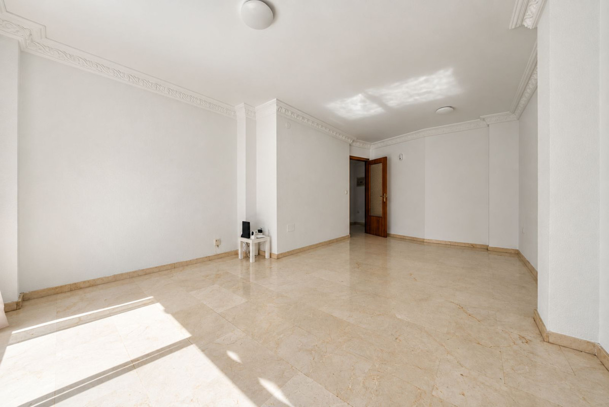 Appartement te koop in Estepona | 3 slaapkamers H5491204