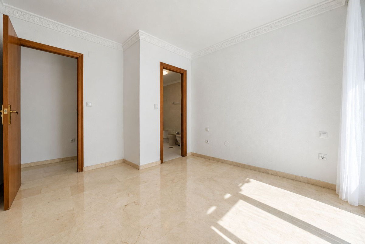 Appartement te koop in Estepona | 3 slaapkamers H5491204