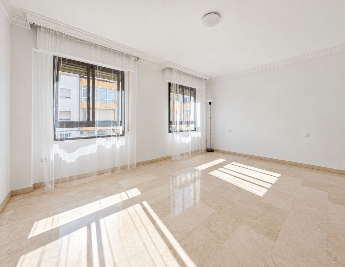 Appartement te koop in Estepona | 3 slaapkamers H5491204