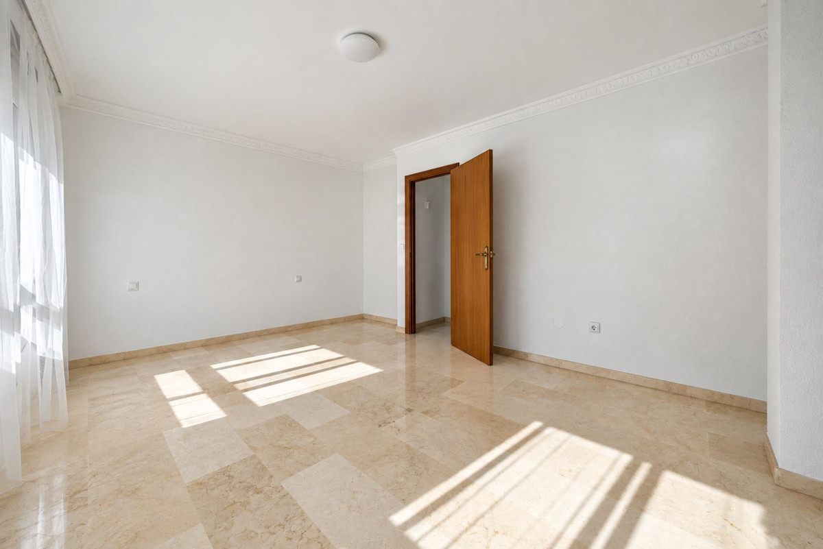 Appartement te koop in Estepona | 3 slaapkamers H5491204