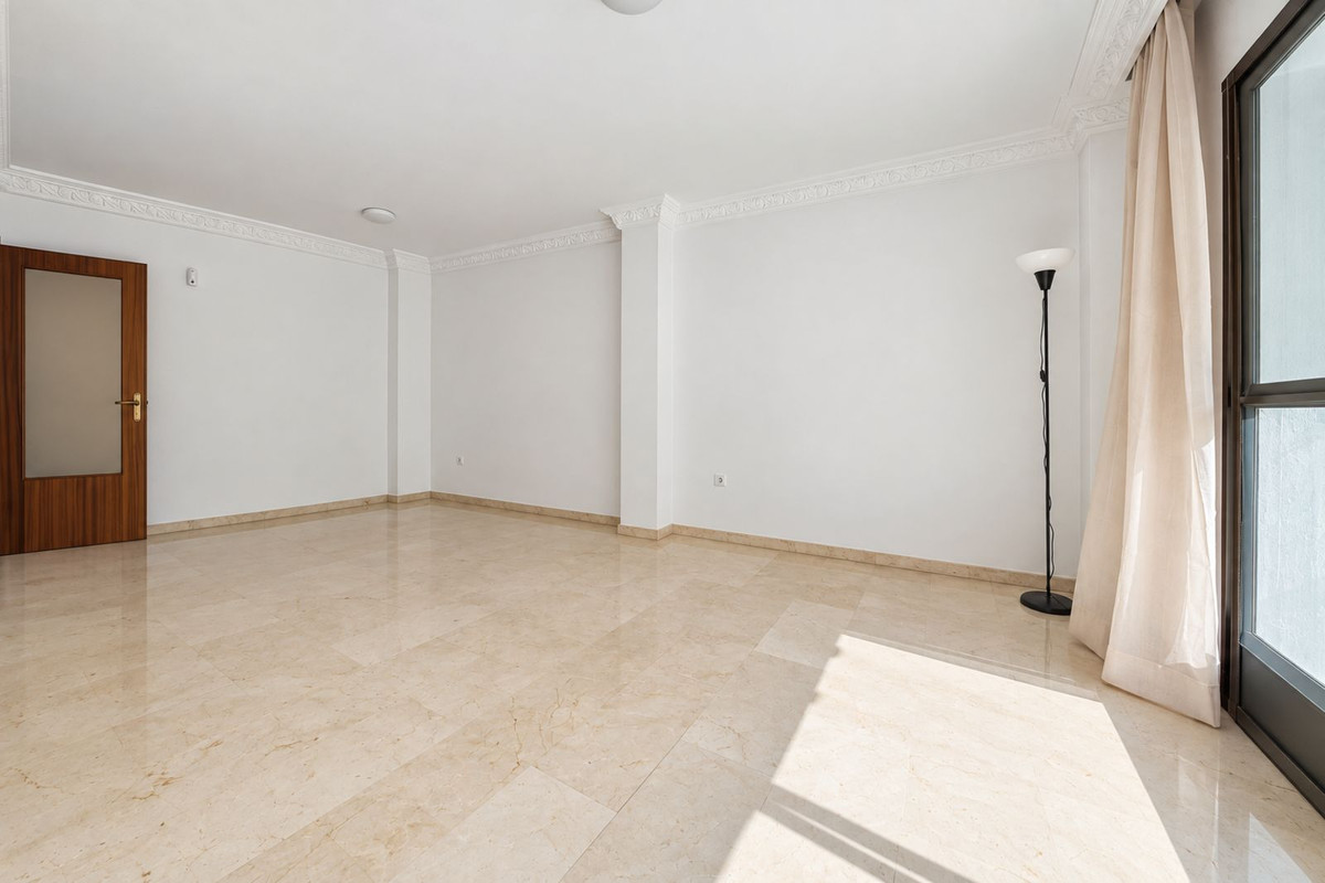 Appartement te koop in Estepona | 3 slaapkamers H5491204