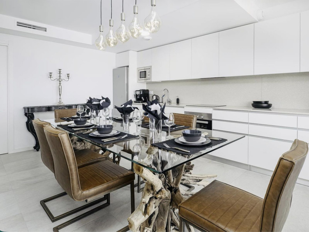 Appartement te koop in Estepona | 3 slaapkamers H5491930