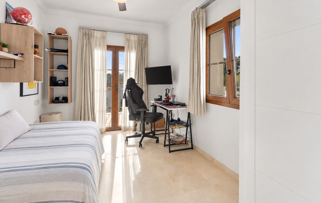 Huis te koop in Estepona | 4 slaapkamers H5494903