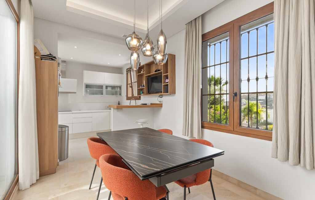 Huis te koop in Estepona | 4 slaapkamers H5494903