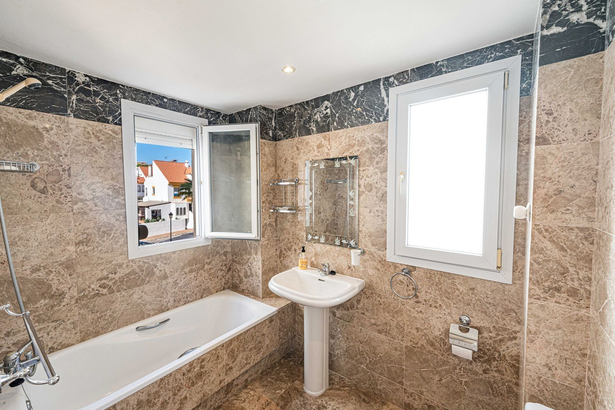 Appartement te koop in Estepona | 3 slaapkamers H5494942