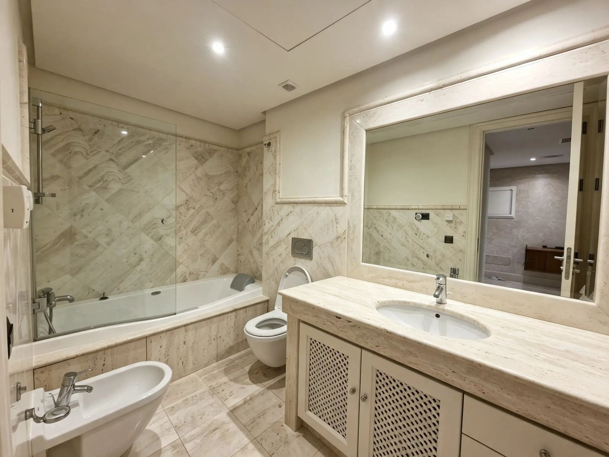Appartement te koop in Estepona | 2 slaapkamers H5500333
