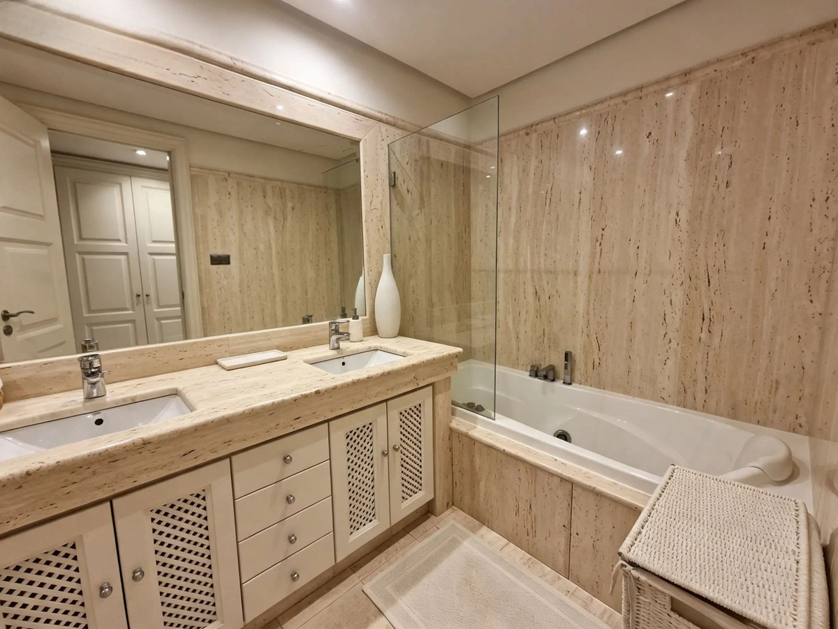 Appartement te koop in Estepona | 2 slaapkamers H5500333