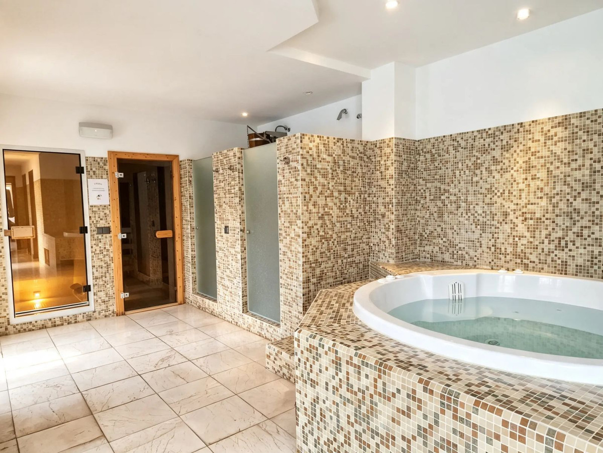 Appartement te koop in Estepona | 2 slaapkamers H5500333