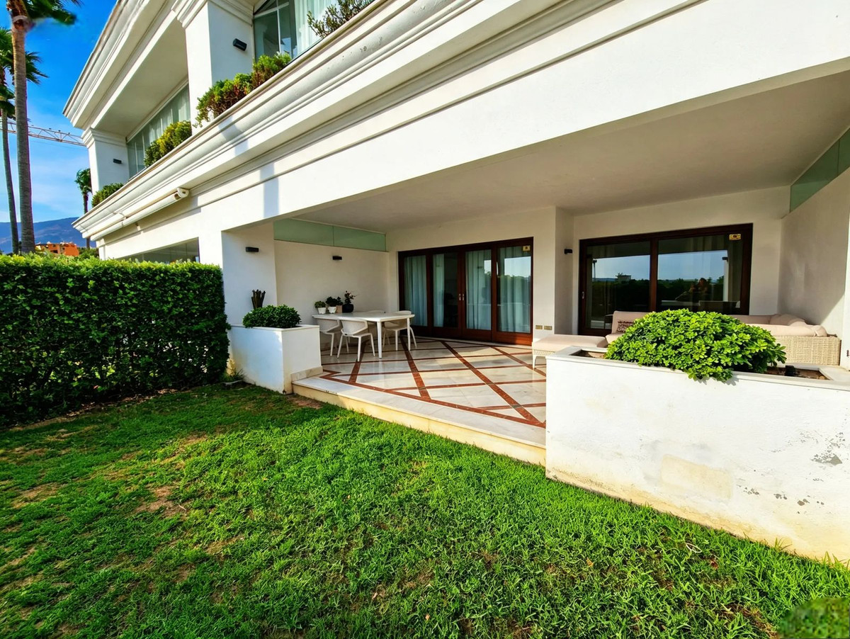 Appartement te koop in Estepona | 2 slaapkamers H5500333