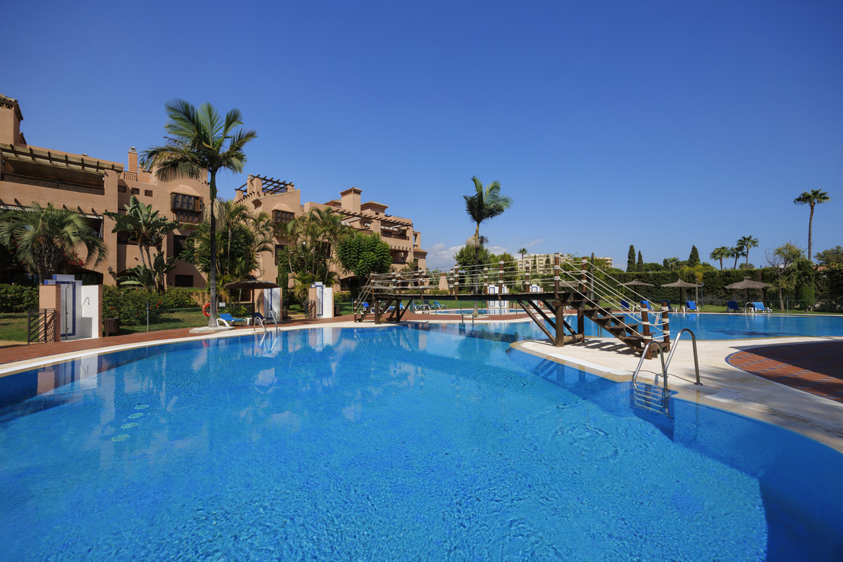 Appartement te koop in Estepona | 5 slaapkamers H5502049