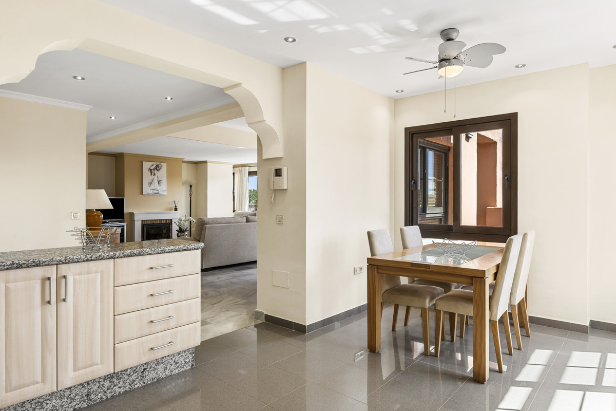 Appartement te koop in Estepona | 5 slaapkamers H5502049