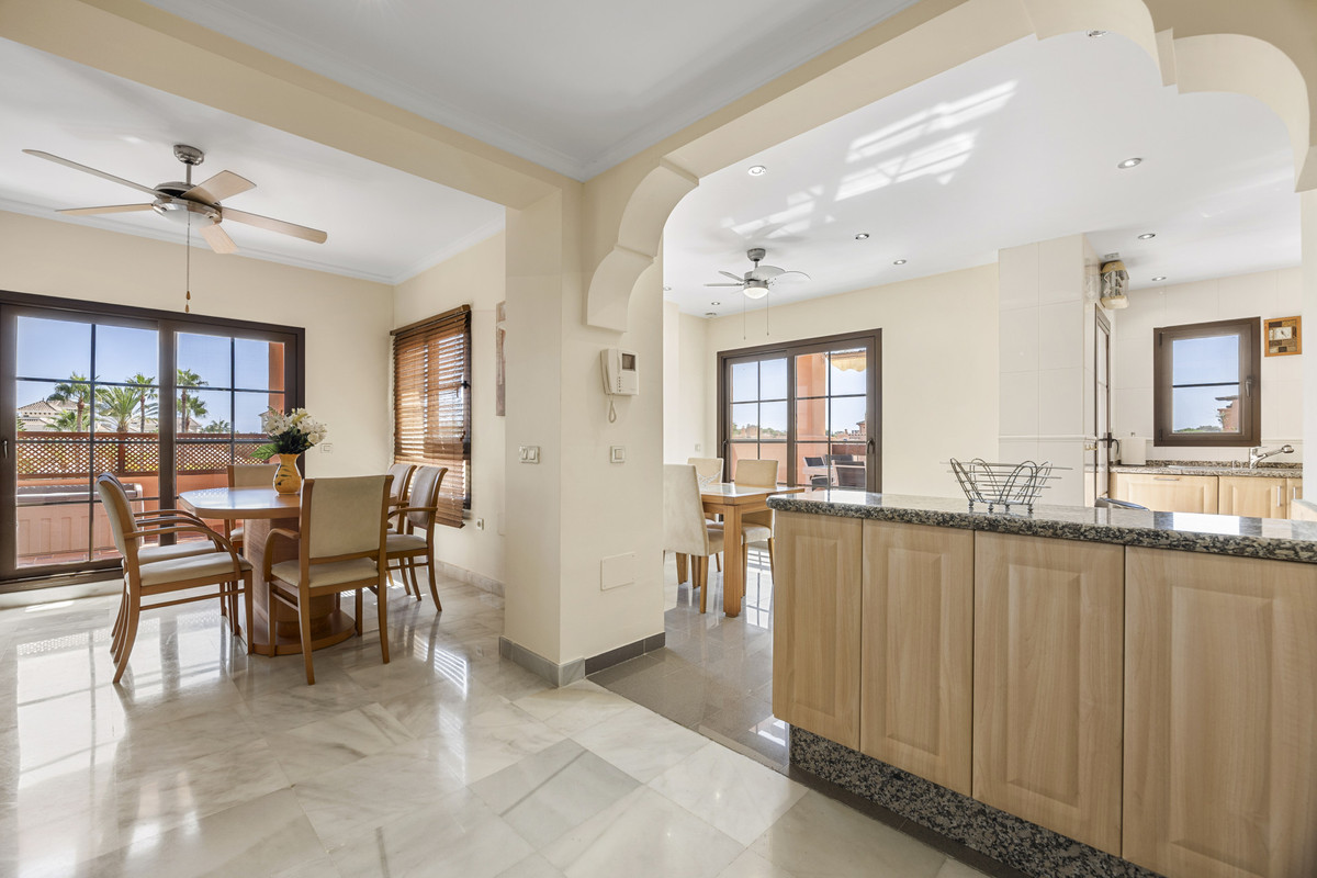 Appartement te koop in Estepona | 5 slaapkamers H5502049