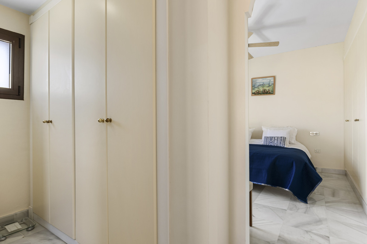 Appartement te koop in Estepona | 5 slaapkamers H5502049