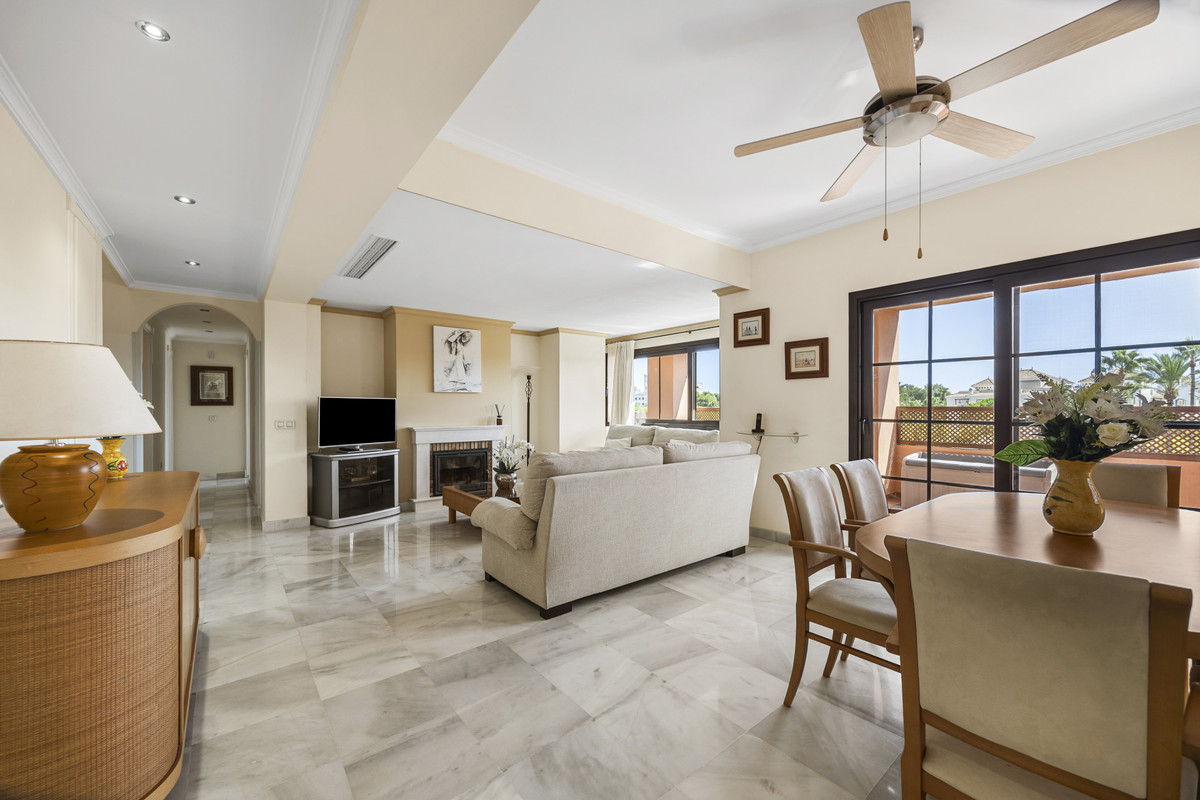Appartement te koop in Estepona | 5 slaapkamers H5502049