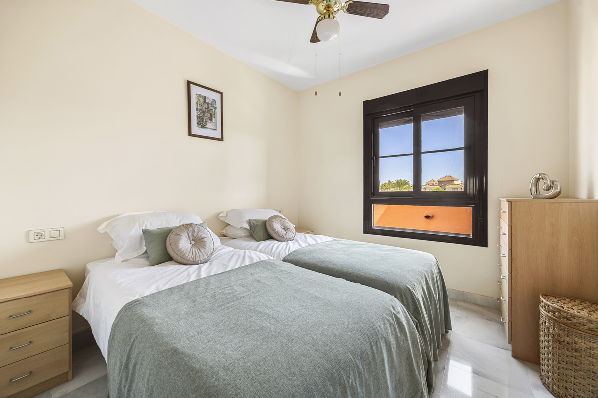 Appartement te koop in Estepona | 5 slaapkamers H5502049