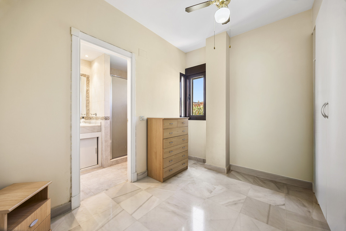 Appartement te koop in Estepona | 5 slaapkamers H5502049