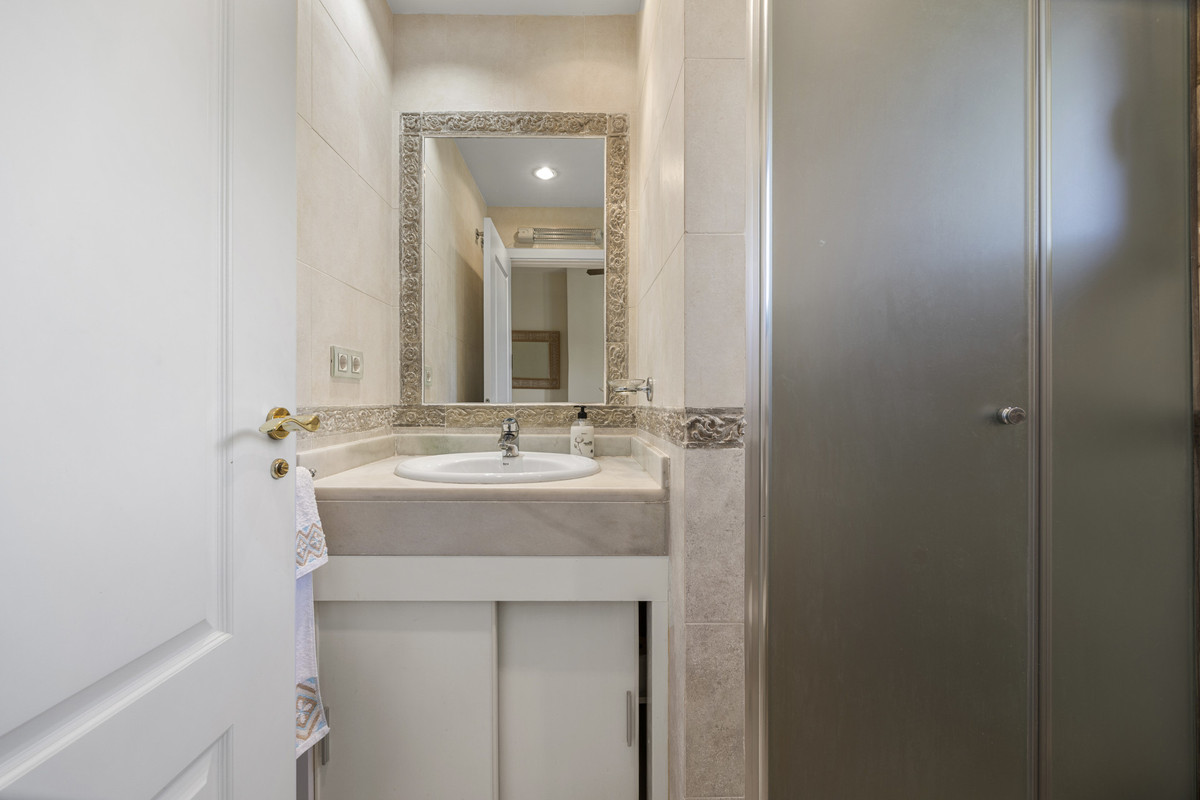 Appartement te koop in Estepona | 5 slaapkamers H5502049