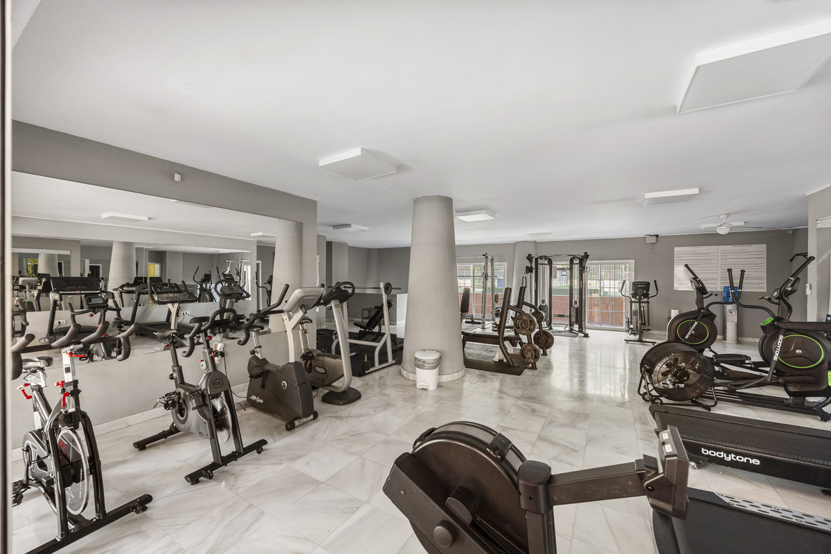 Appartement te koop in Estepona | 5 slaapkamers H5502049