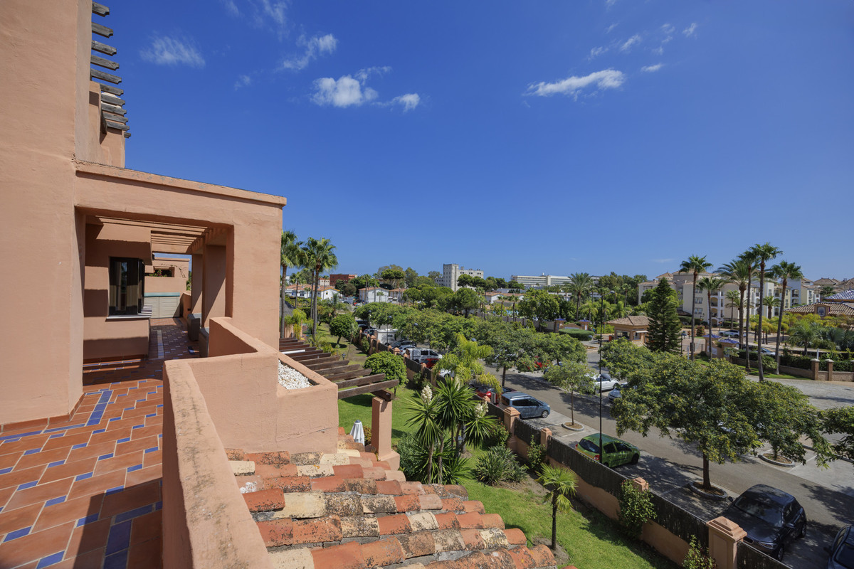 Appartement te koop in Estepona | 5 slaapkamers H5502049