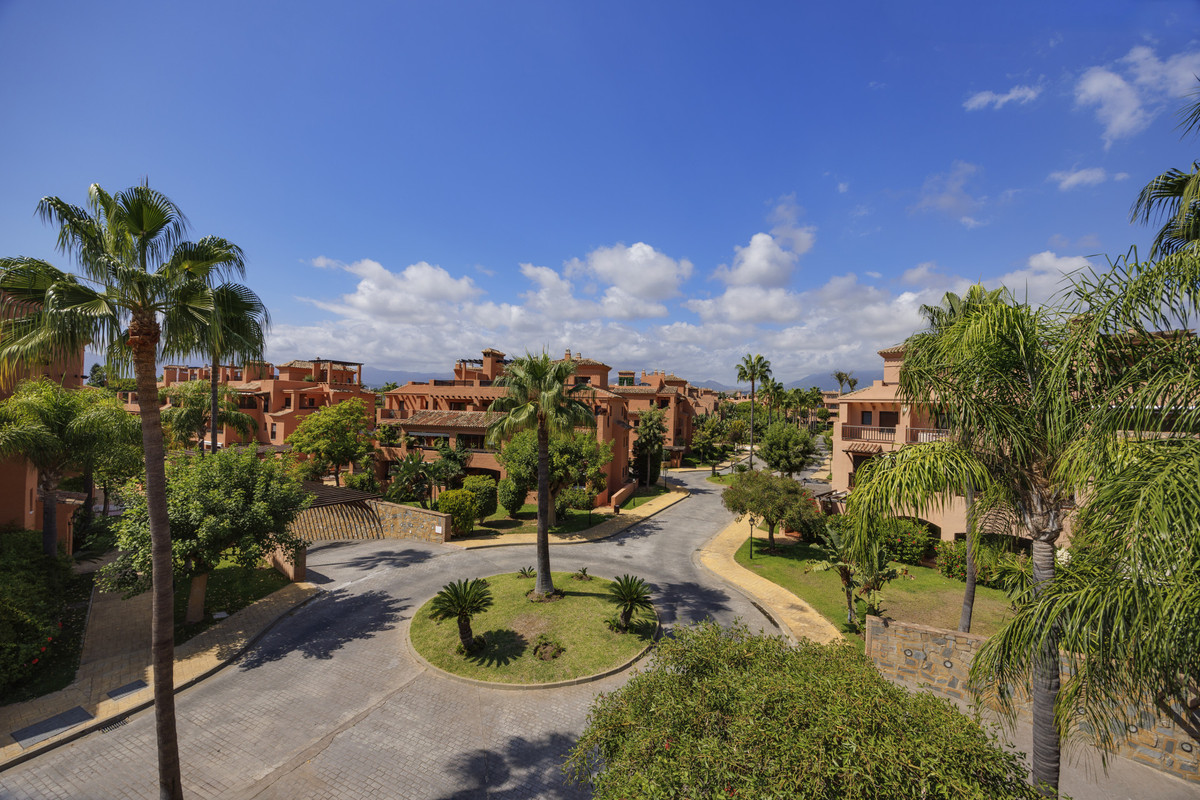 Appartement te koop in Estepona | 5 slaapkamers H5502049