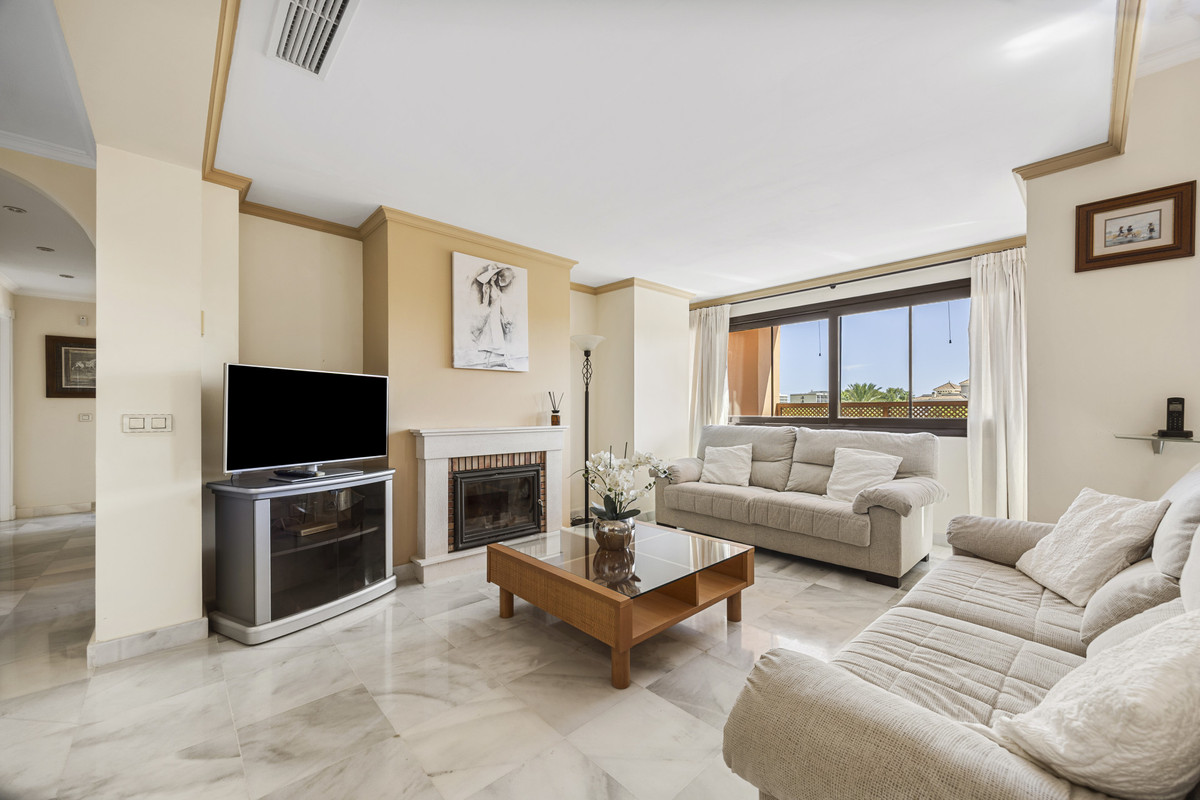 Appartement te koop in Estepona | 5 slaapkamers H5502049