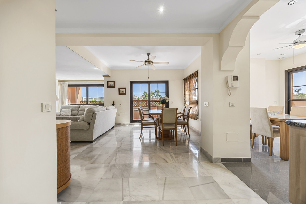 Appartement te koop in Estepona | 5 slaapkamers H5502049