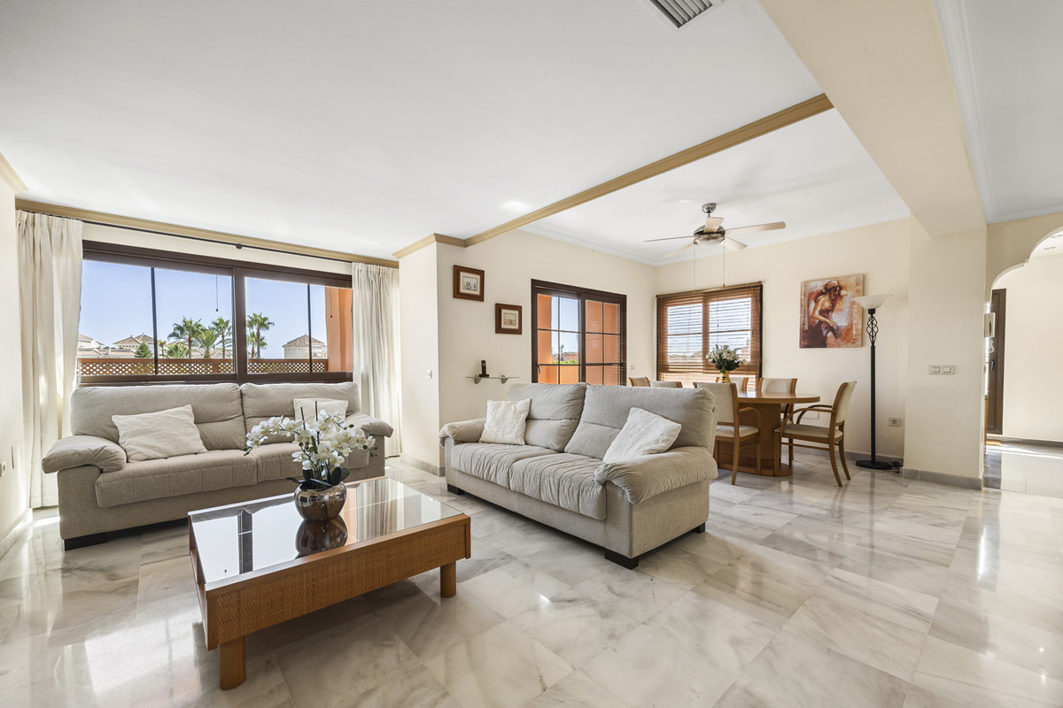 Appartement te koop in Estepona | 5 slaapkamers H5502049