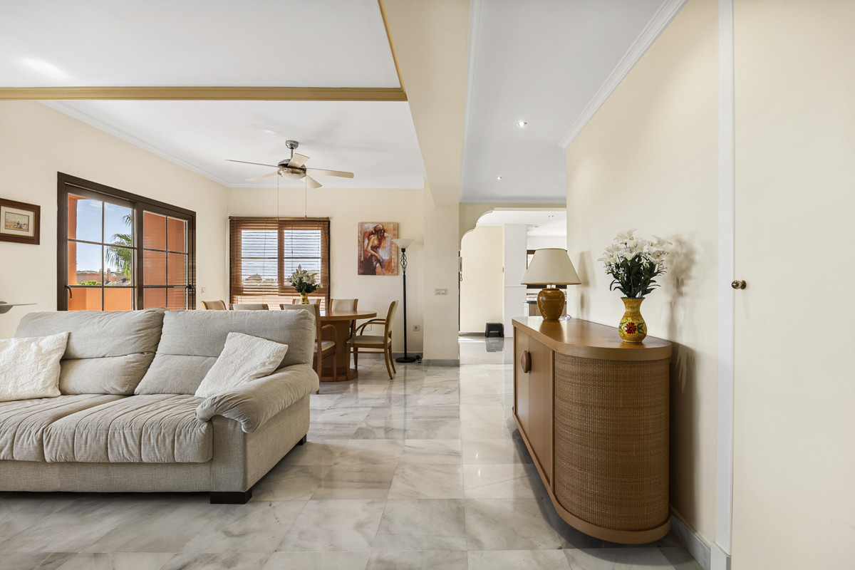 Appartement te koop in Estepona | 5 slaapkamers H5502049