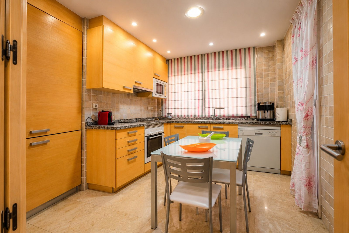 Appartement te koop in Estepona | 3 slaapkamers H5505718