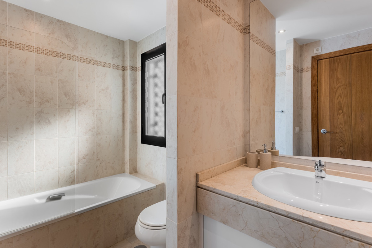 Appartement te koop in Estepona | 2 slaapkamers H5505736