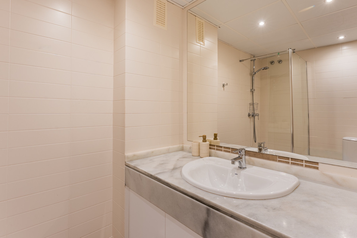 Appartement te koop in Estepona | 2 slaapkamers H5505736